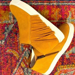 Minnetonka Ankle Boots & Booties/Shoes, Size 6 for Women